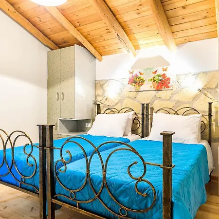 Villa Tireda Tria