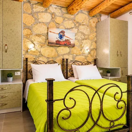 Tireda Tria Villa Marathias (Zakynthos)